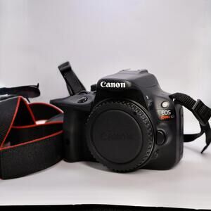 Canon DSLR SL1 Camera with 3 Lenses, Batteries and Bags - Excellent!